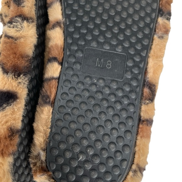 Kensie Leopard Print Fuzzy‎ Slippers - Picture 5 of 6